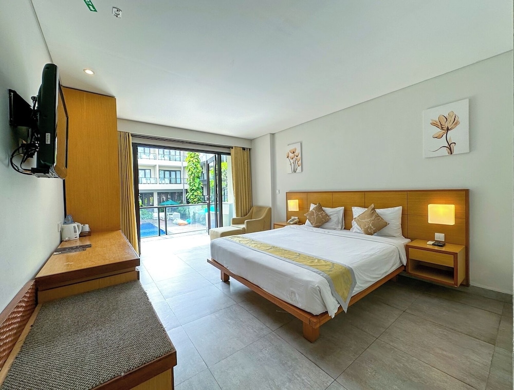 Deluxe Room with Pool View