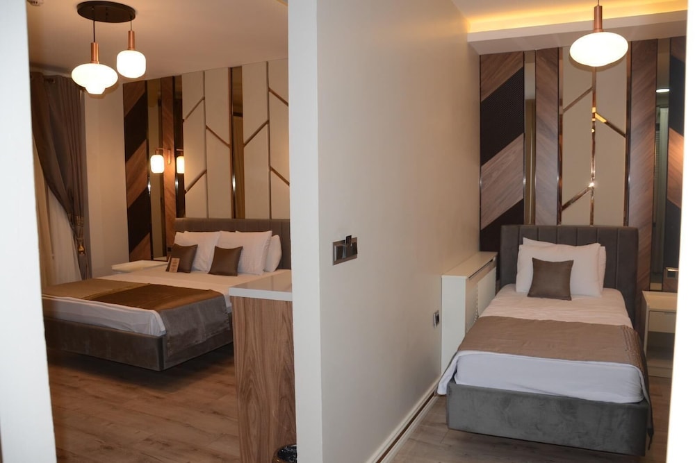 Comfort Triple Room, City View