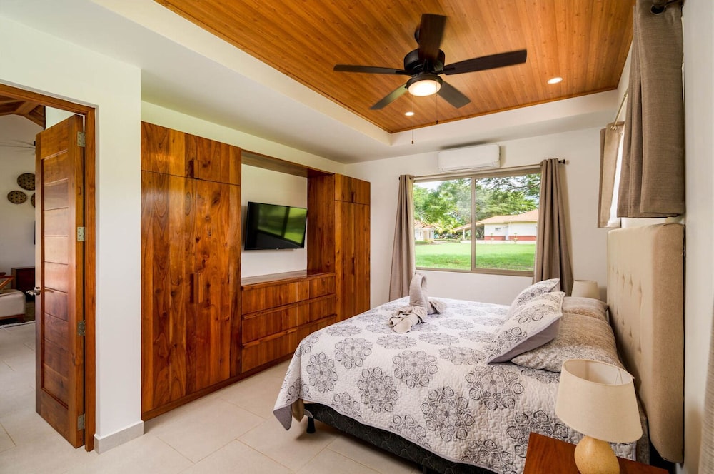 Deluxe House, 2 Bedrooms, Garden Area photo 2
