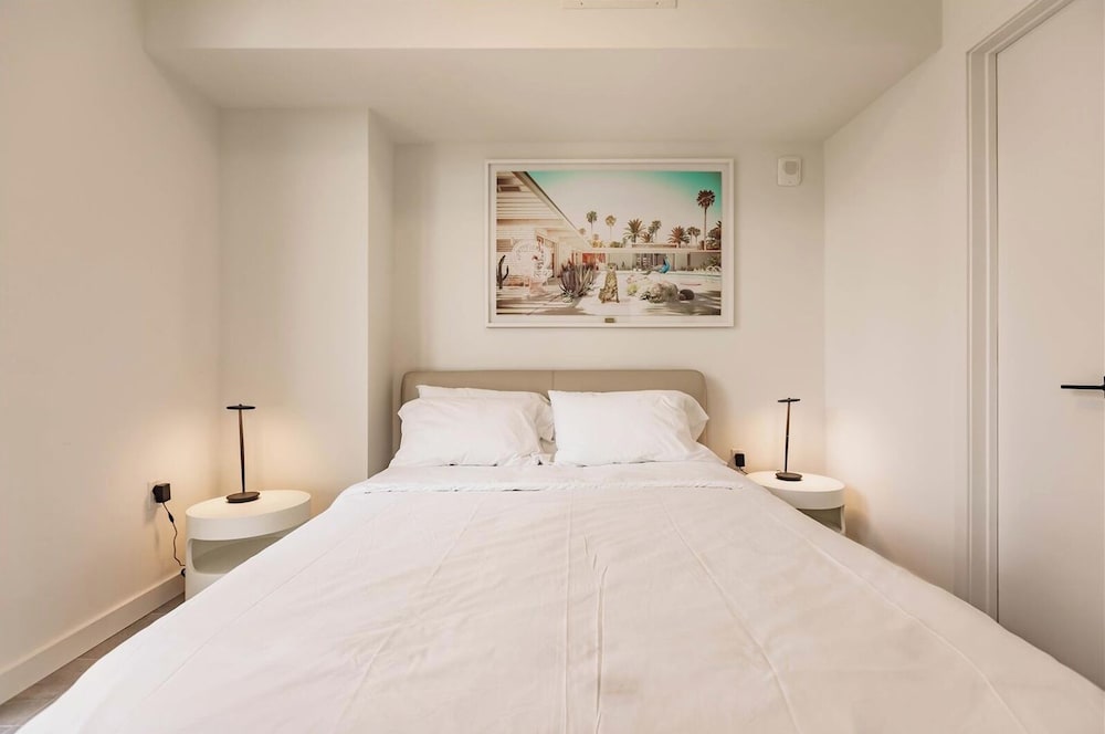 Deluxe Condo, 1 Bedroom, City View photo 3