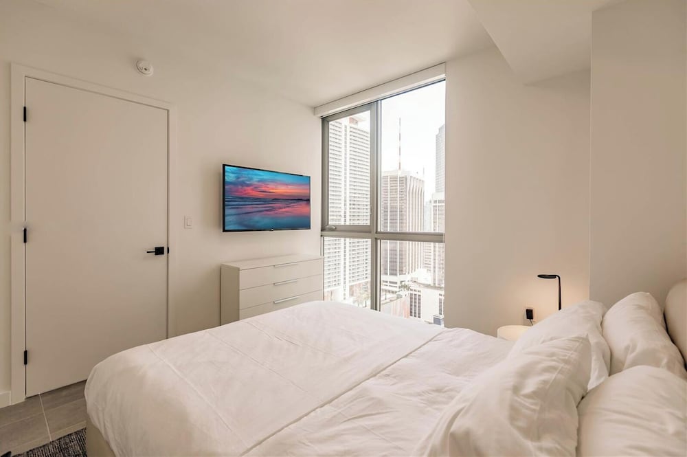 Deluxe Condo, 1 Bedroom, City View photo 2