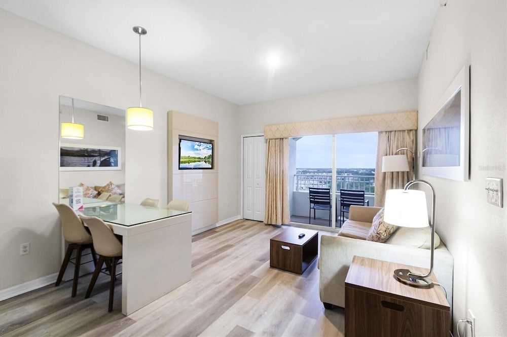 Elite Condo, Balcony, City View