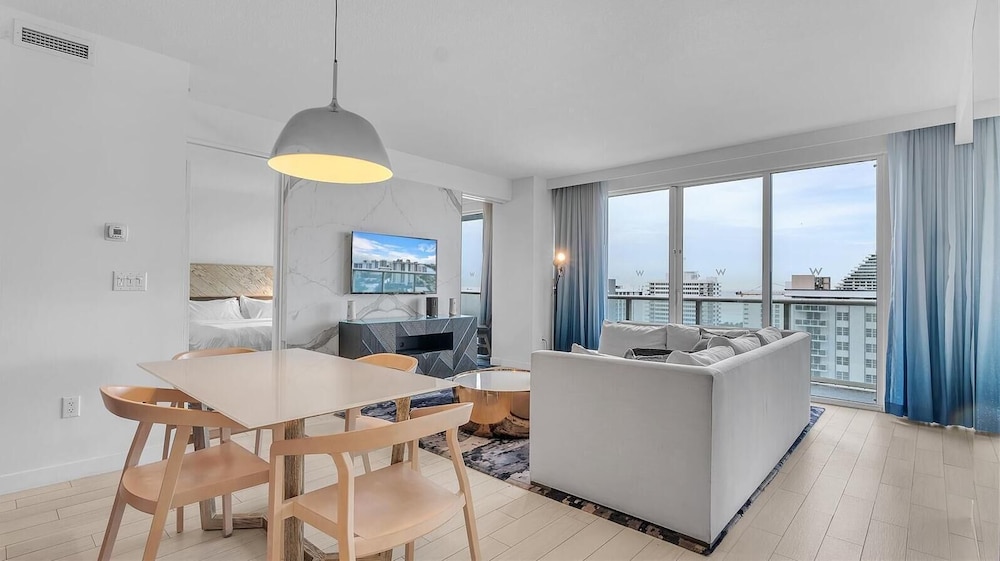 Luxury Apartment, Balcony, Lake View