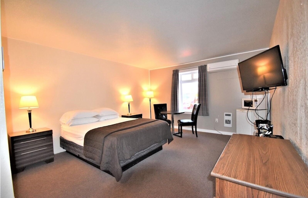 Standard Room, 1 Queen Bed
