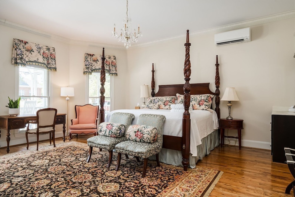 Standard Room, 1 King Bed