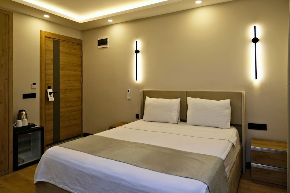 Comfort Room, Balcony, Garden Area photo 1