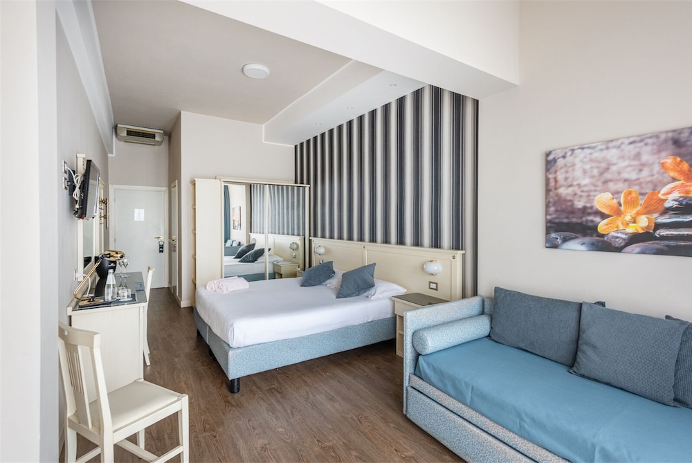 Comfort Triple Room, Lake View photo 2