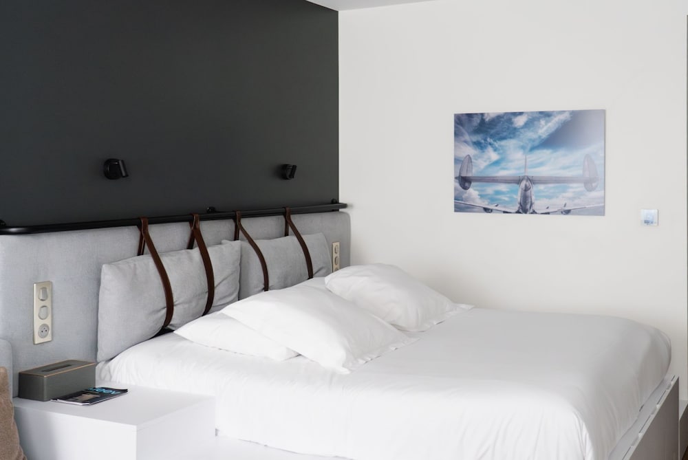 Deluxe Double Room, 1 King Bed with Sofa bed photo 3