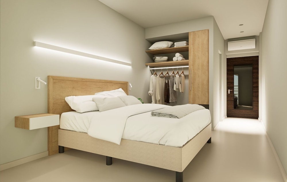 Comfort Room, 1 Queen Bed, Garden View
