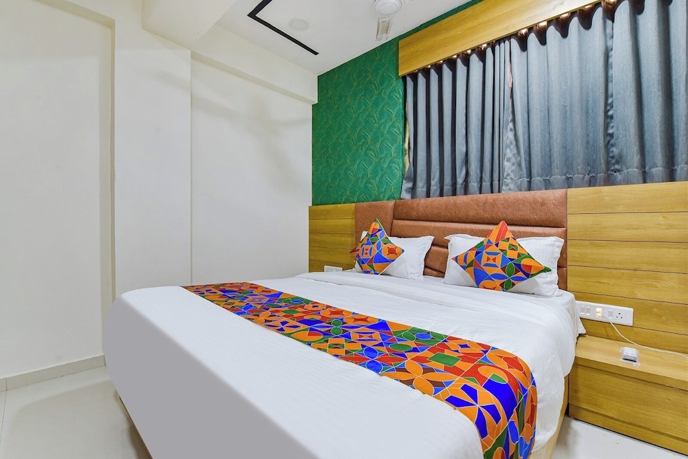 Deluxe Double Room with Bath Tub