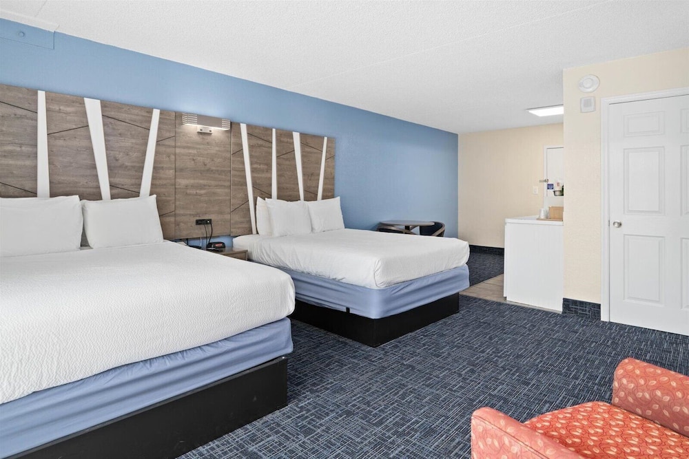 Standard Room, 2 Queen Beds (Non-Oceanfront) photo 2