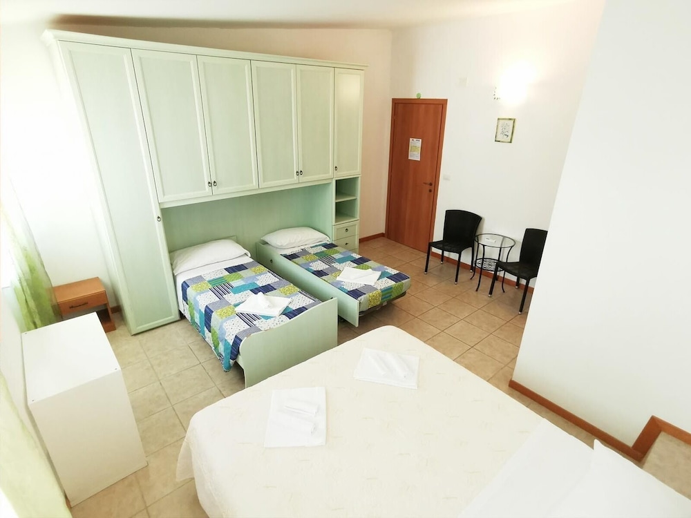 Classic Triple Room photo 3