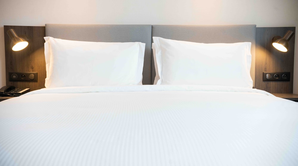 Premium Room, 1 King Bed - Photo 1