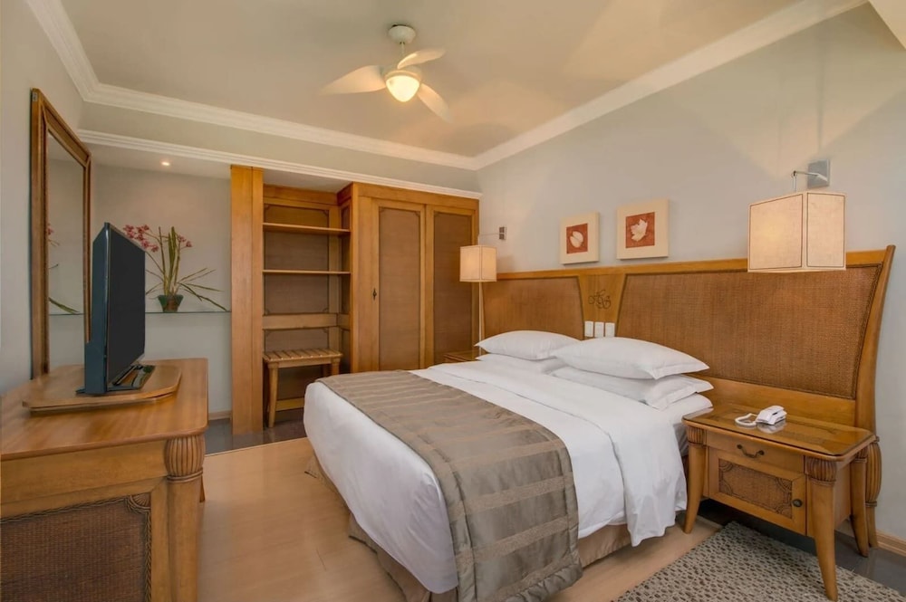 Executive Suite - Photo 2