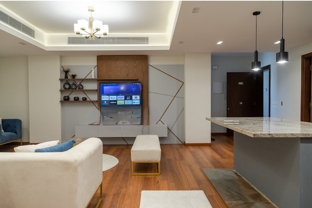 Luxury Apartment, 2 Bedrooms, City View