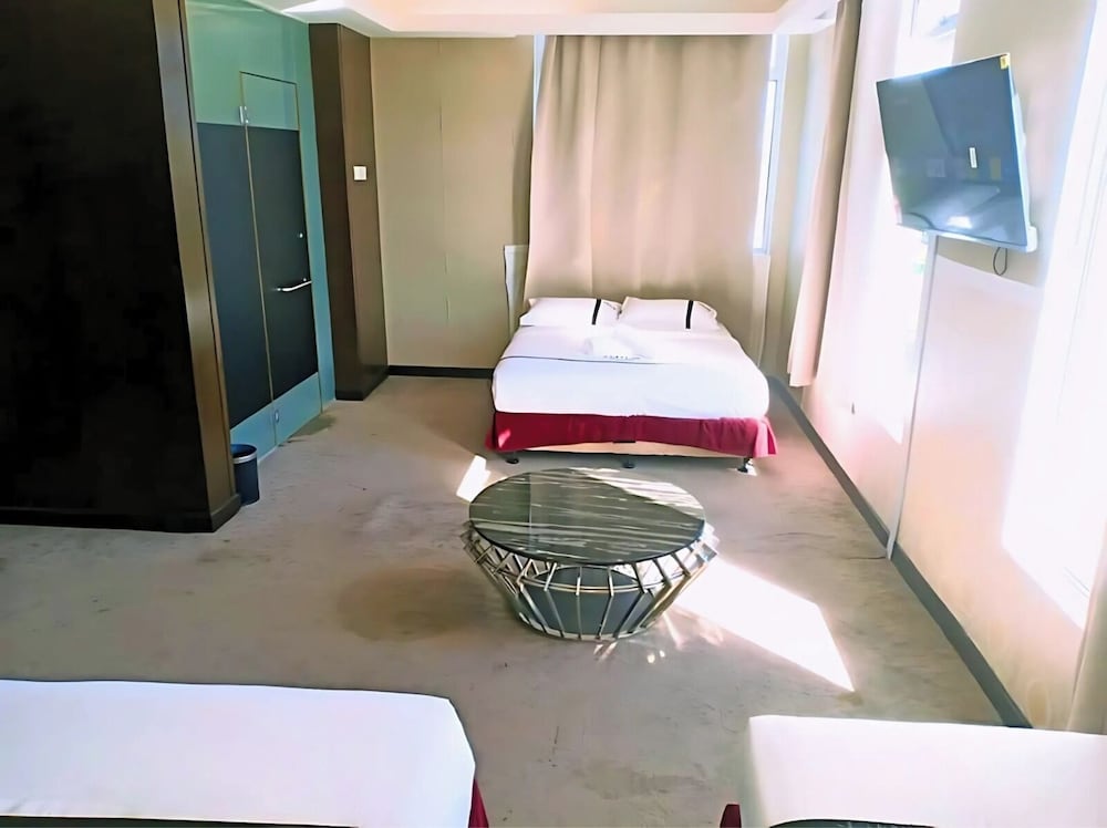 Family Room, Multiple Beds photo 2