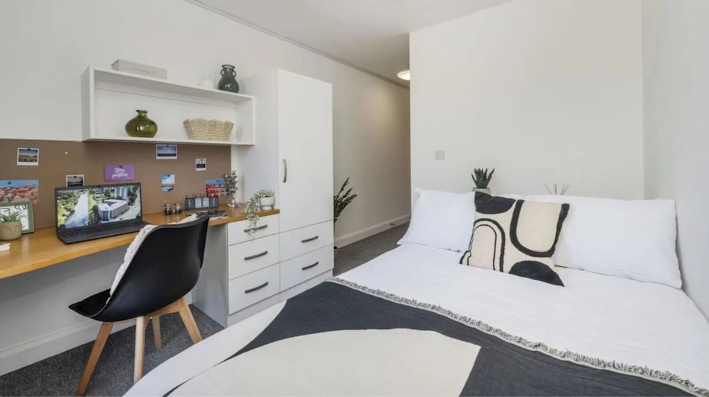 Apartment, 4 Bedrooms, Non Smoking photo 1