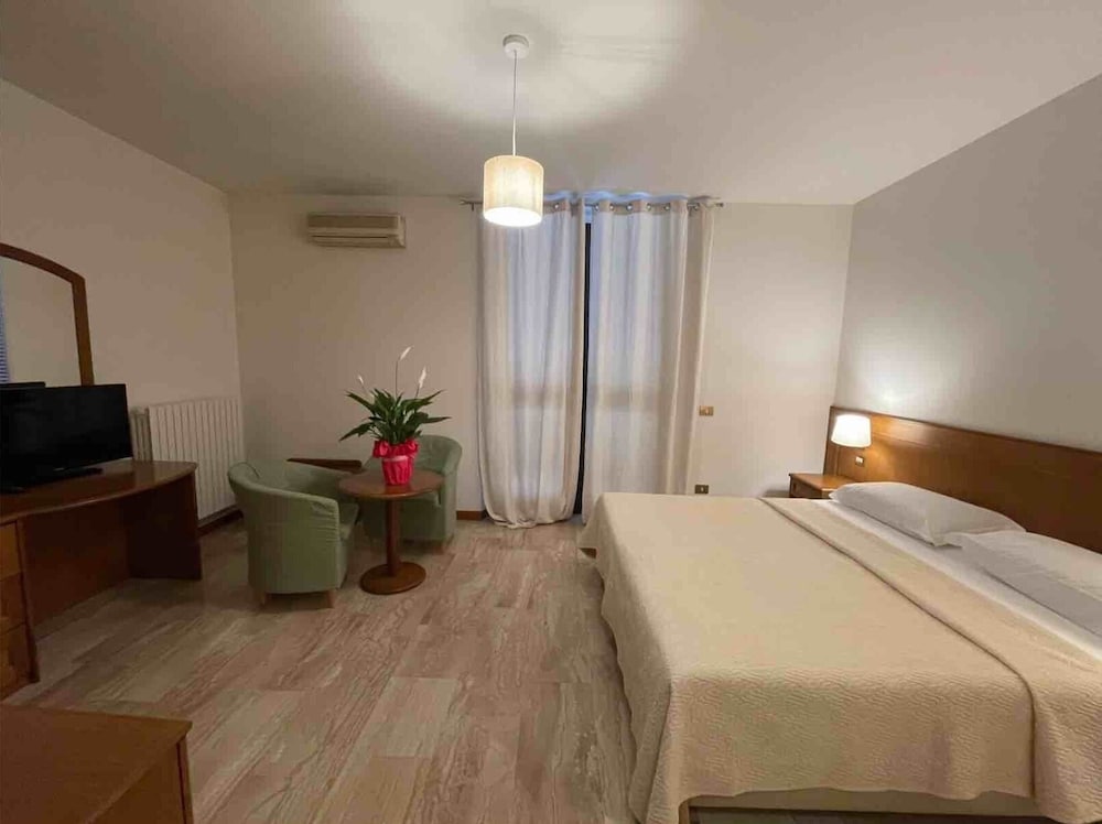 Classic Double Room Single Use photo 1