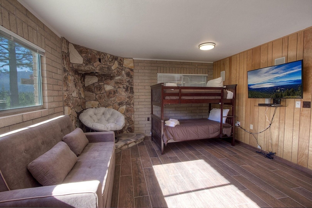 House, 4 Bedrooms photo 2