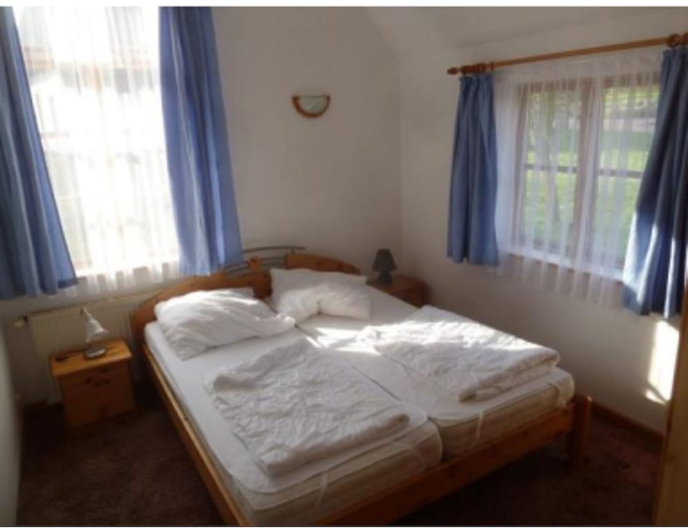 Standard Room, 1 Queen Bed