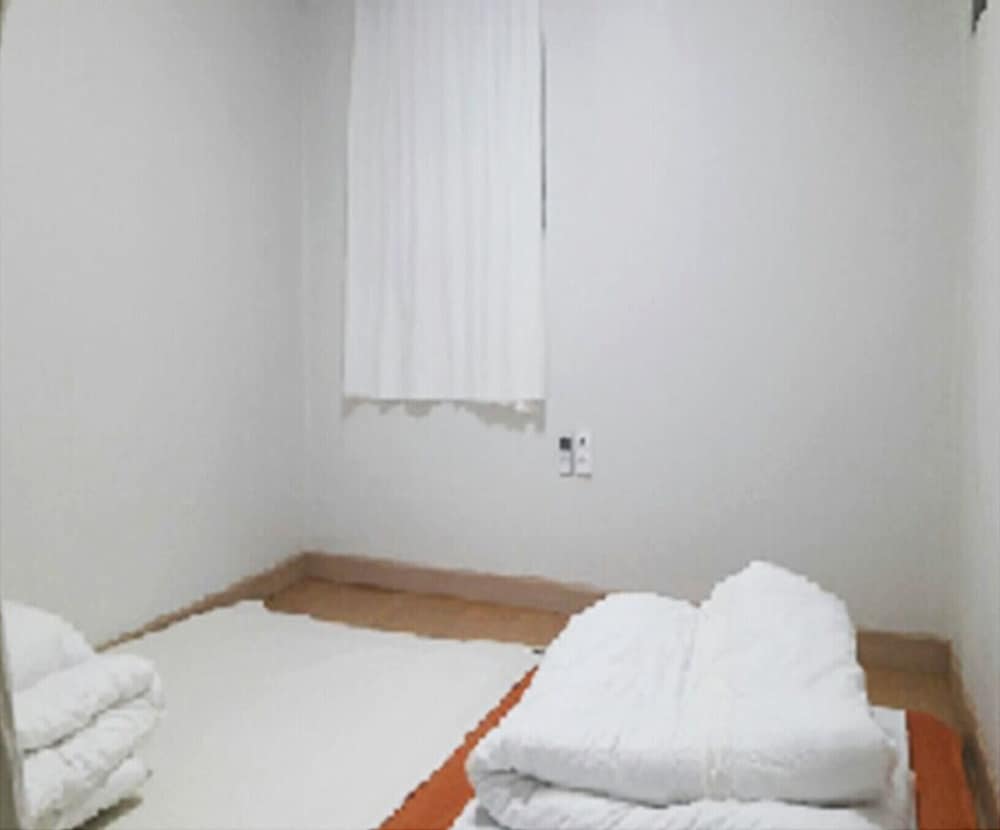 Room (Family room) - Photo 2