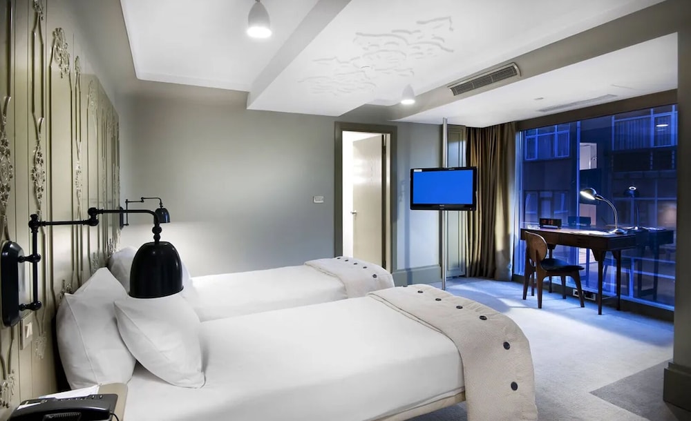 Superior Double or Twin Room, City View photo 3