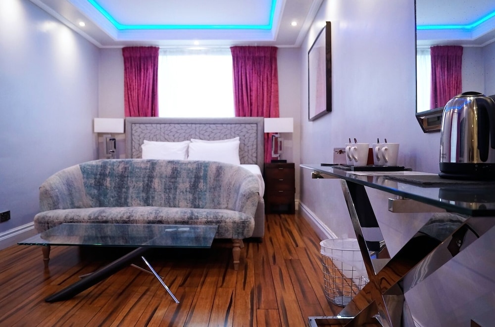 Suite - Photo 4