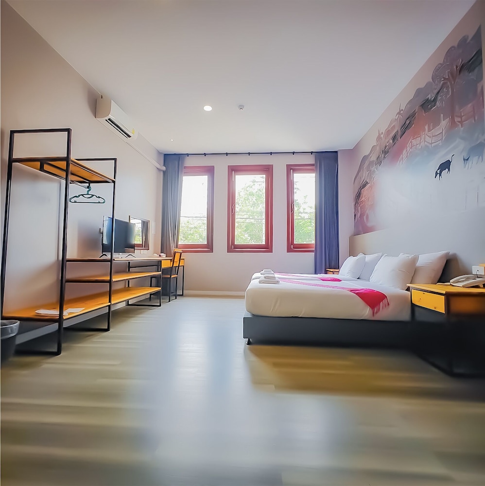 Deluxe Double or Twin Room - Photo 10