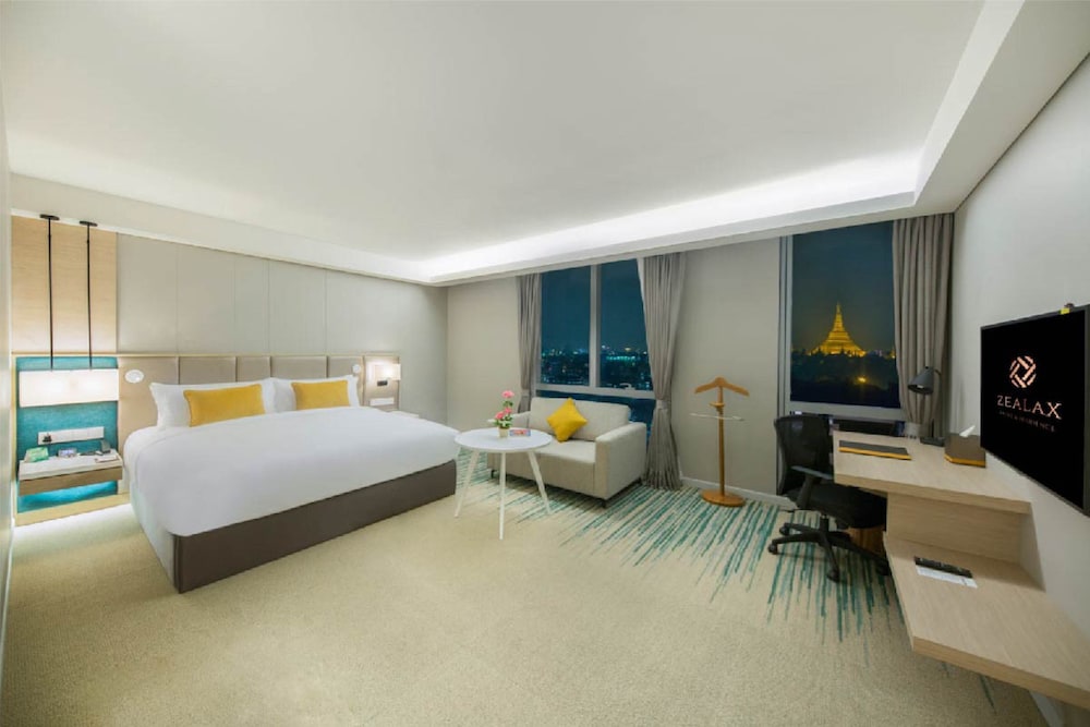 Deluxe King Room with Pagoda View - Photo 1