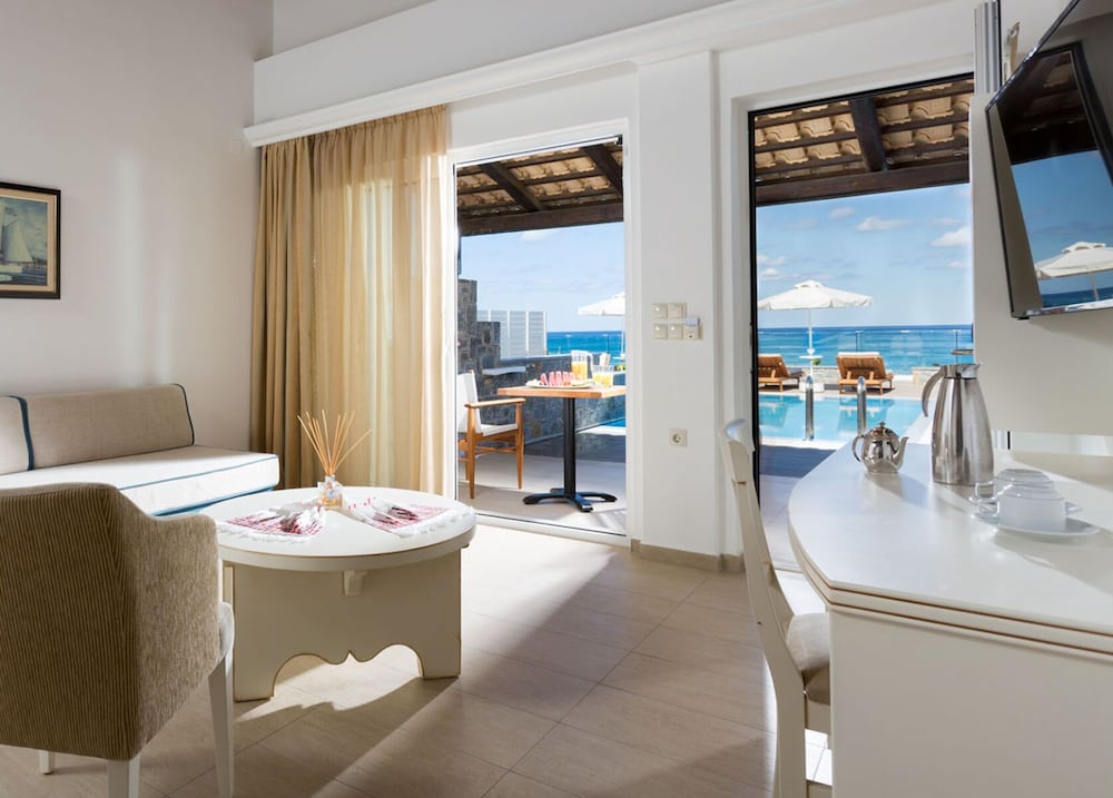 Deluxe Bungalow Villa 2 Bedrooms Beach Front with private pool