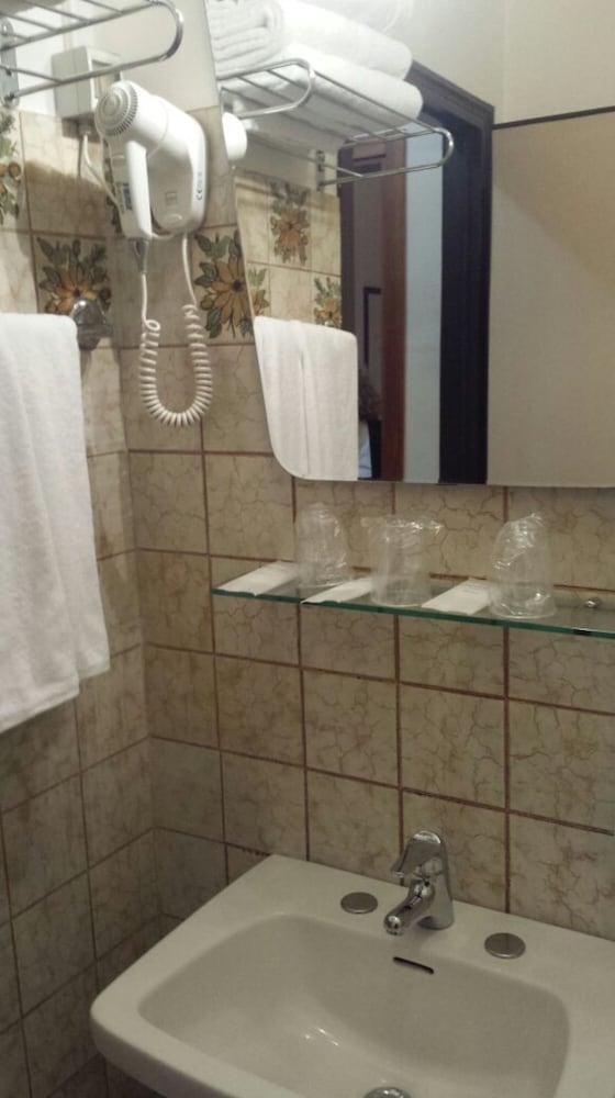 Triple Room - Photo 11