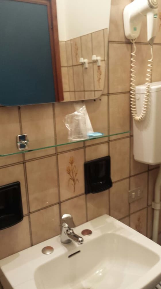 Triple Room - Photo 12