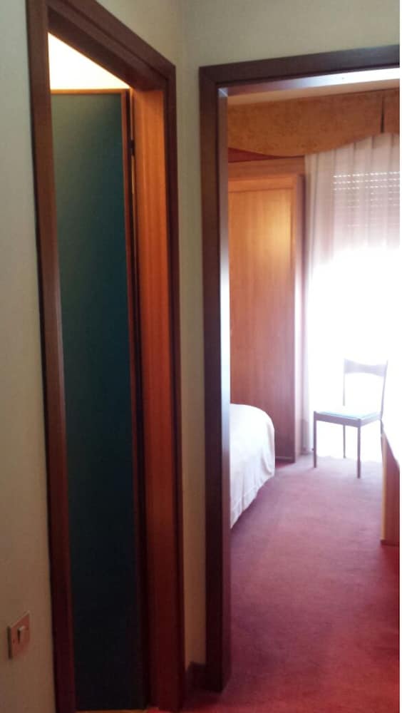 Double or Twin Room - Photo 14