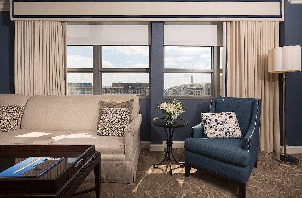 Alexander Executive Suite - Photo 4