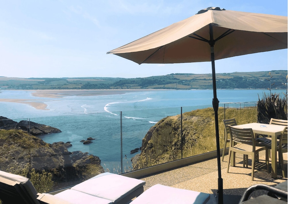 Luxury Studio Suite, 1 King Bed, Hot Tub, Sea View photo 2