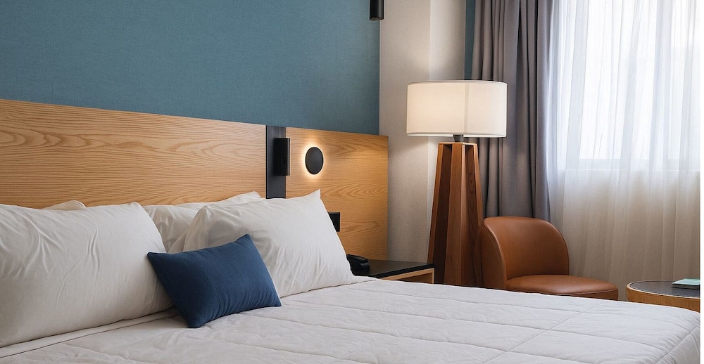 Standard Room, 1 King Bed, City View