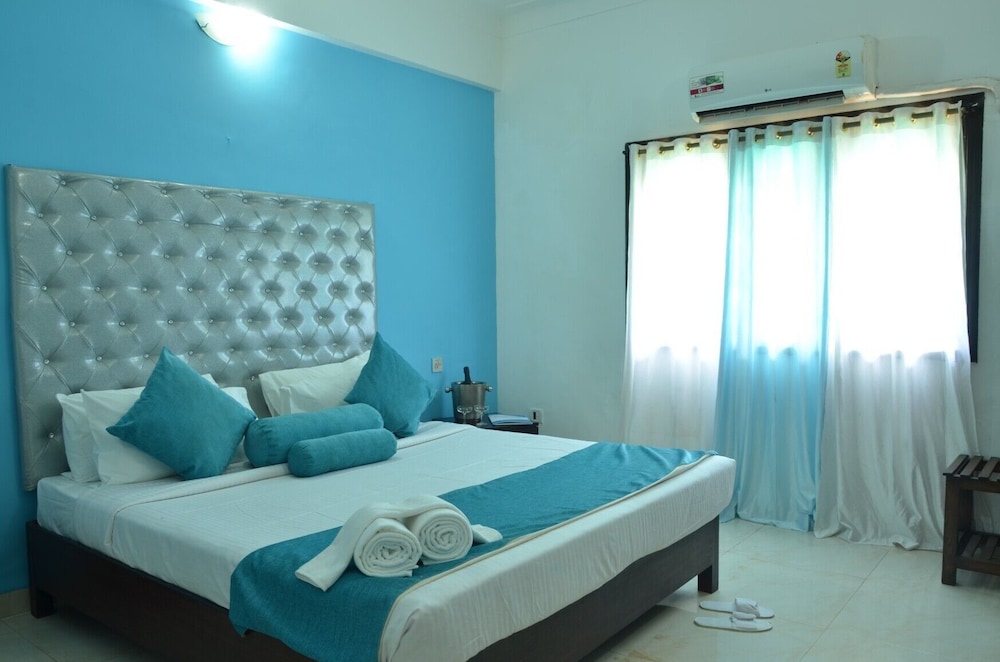 Suite, 1 King Bed - Photo 1