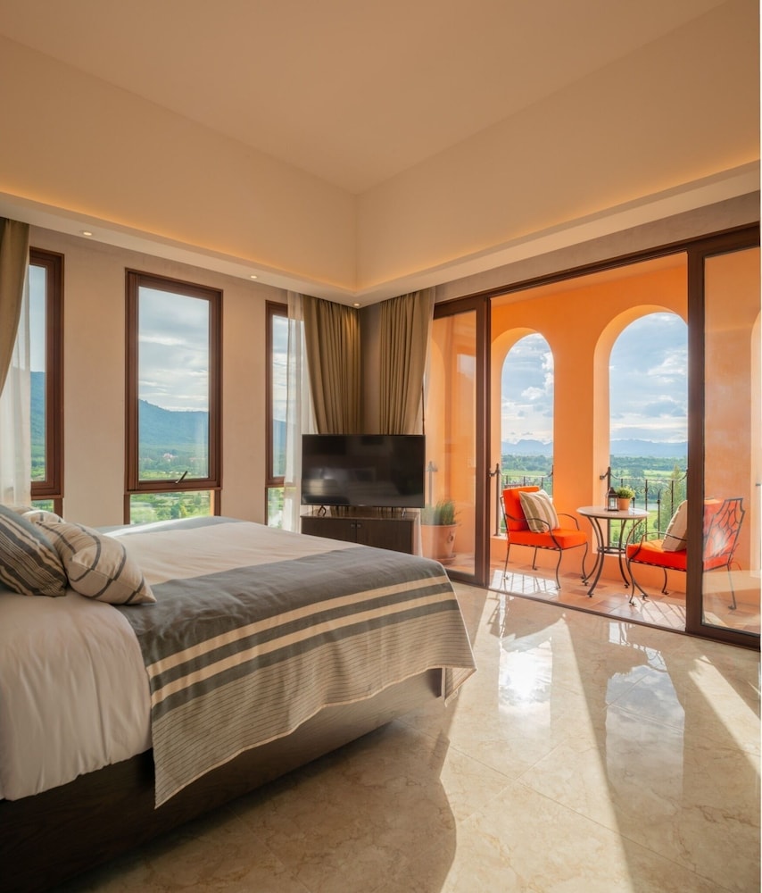 Corner Suites - Photo 1