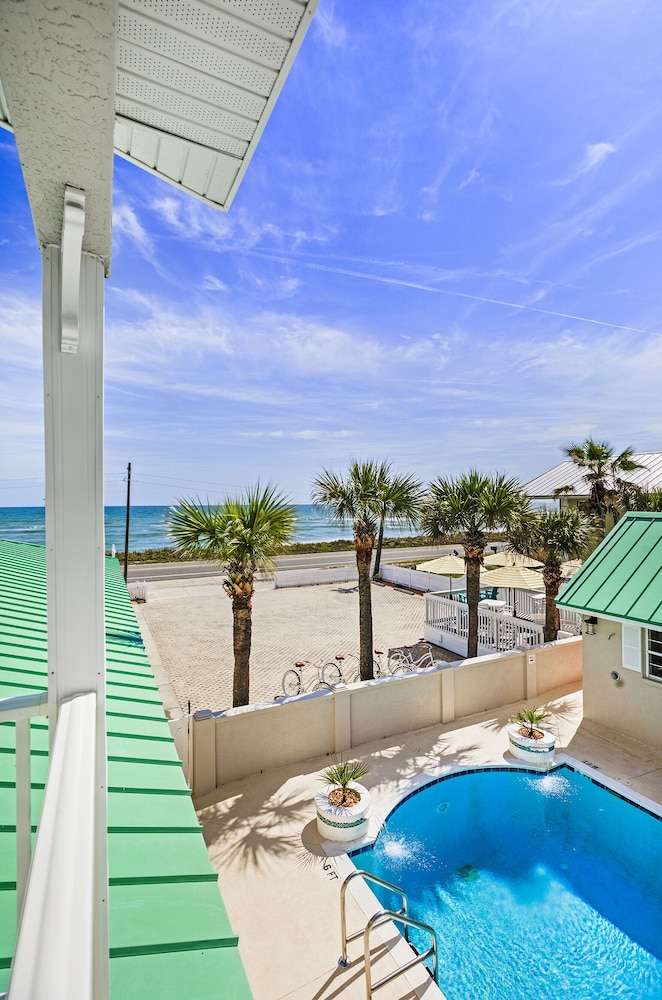 Luxury Penthouse, 1 King Bed, Balcony, Ocean View (Non-Pet Room) photo 3