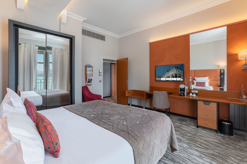 Prestige Lake Suite with balcony with SPA access on reservation