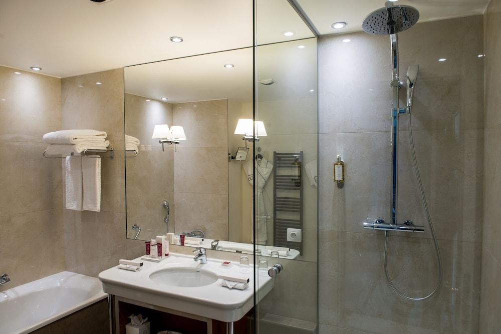 Prestige Lake Suite with balcony with SPA access on reservation