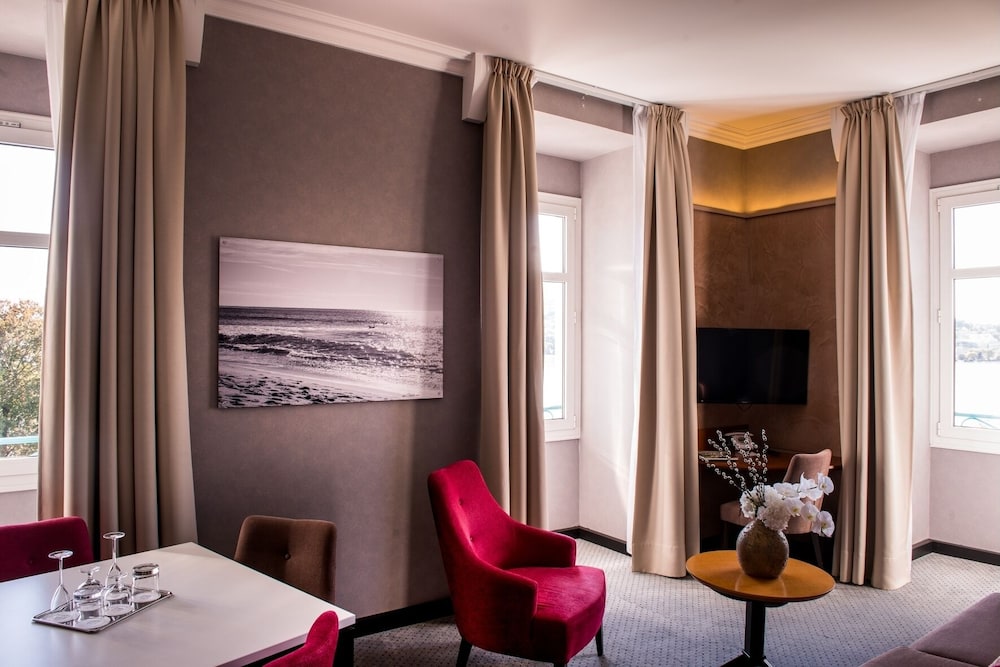 Prestige Lake Suite with spa access on reservation