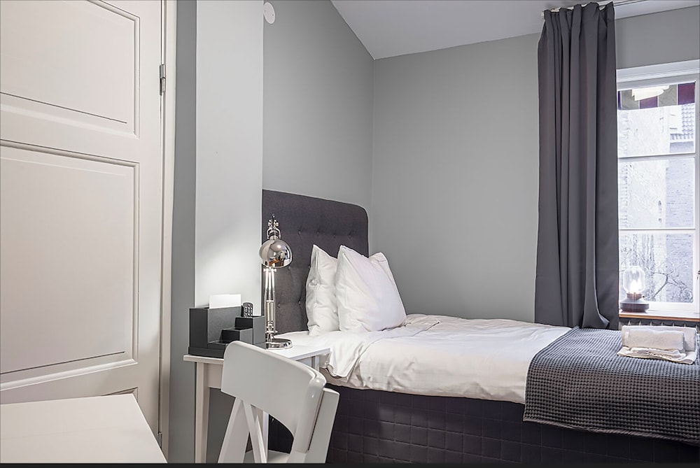 City Studio, 1 Large Twin Bed photo 1