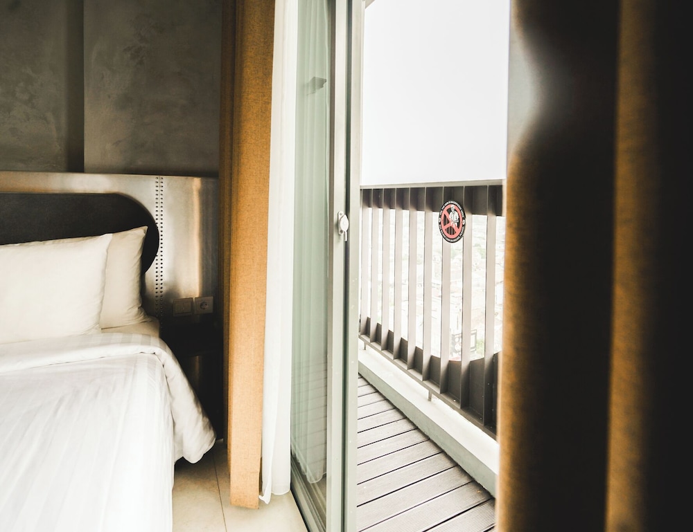 Deluxe Room, 2 Twin Beds, Balcony - Photo 4