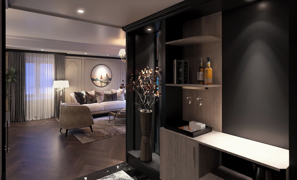 Suite, Partial Sea View