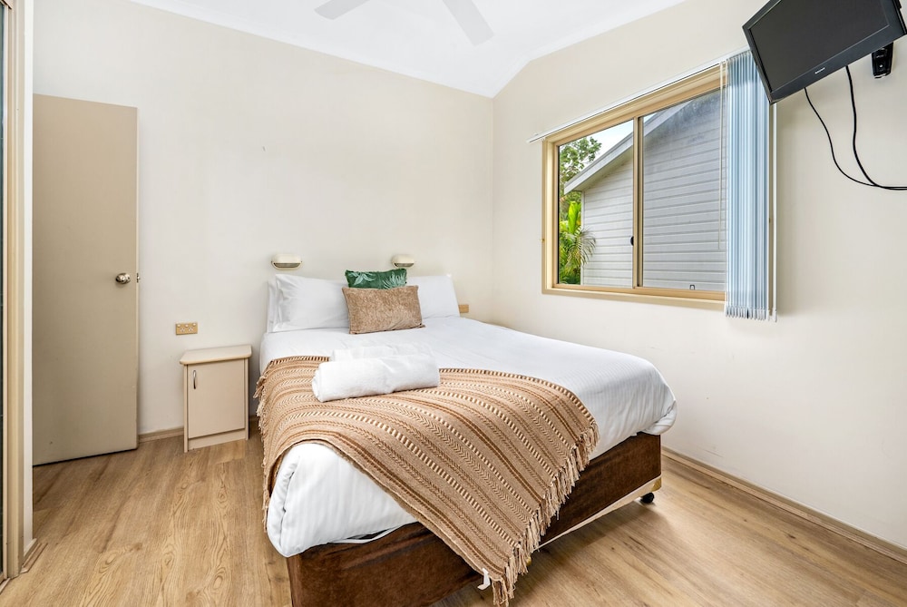 Deluxe Bushland Spa Suite