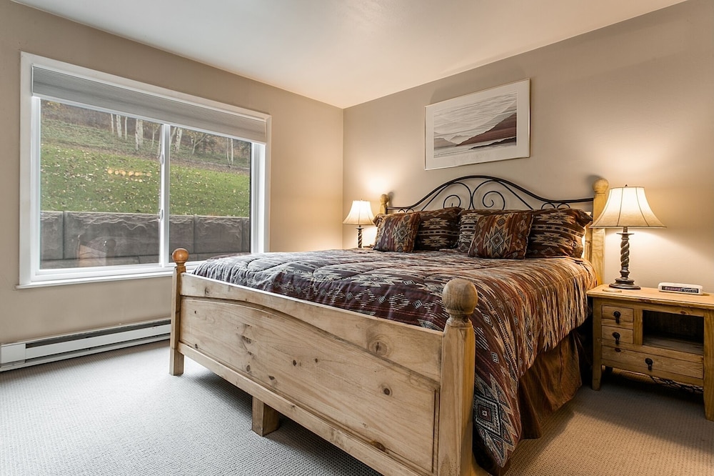 Seasons Four Condo T-171 photo 2