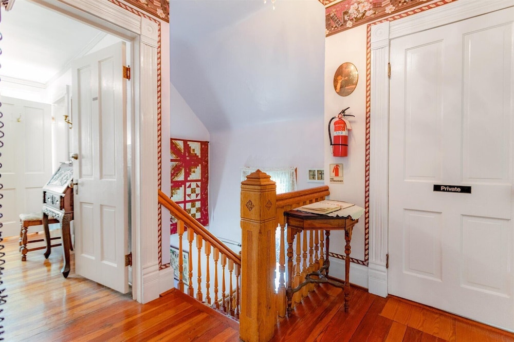 Lavender Room photo 3