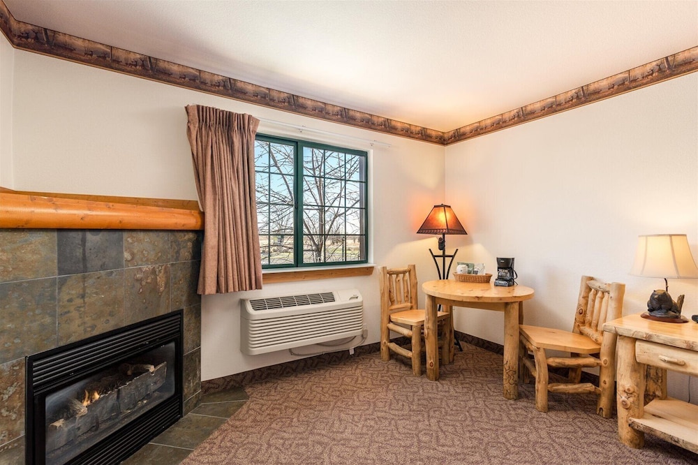 Standard Room, 1 King Bed, Hot Tub photo 2