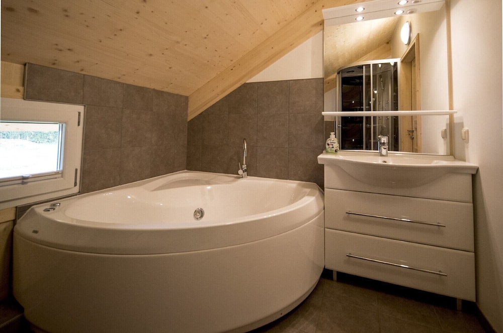 Chalet # 35  mit 4 Schlafzimmern & Sauna